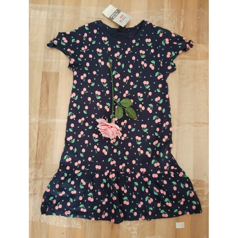 Kinderjurk met kersenpatronen