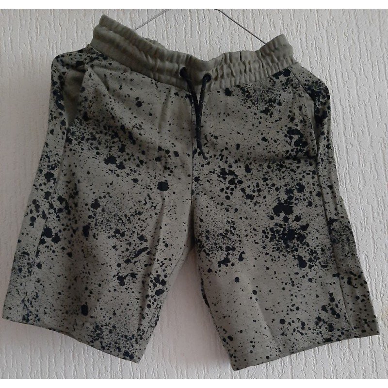 Jongensshort donkergroen met zwarte prints