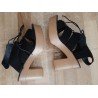 Ladies Shoes - Block heel sandals with a striking lacing